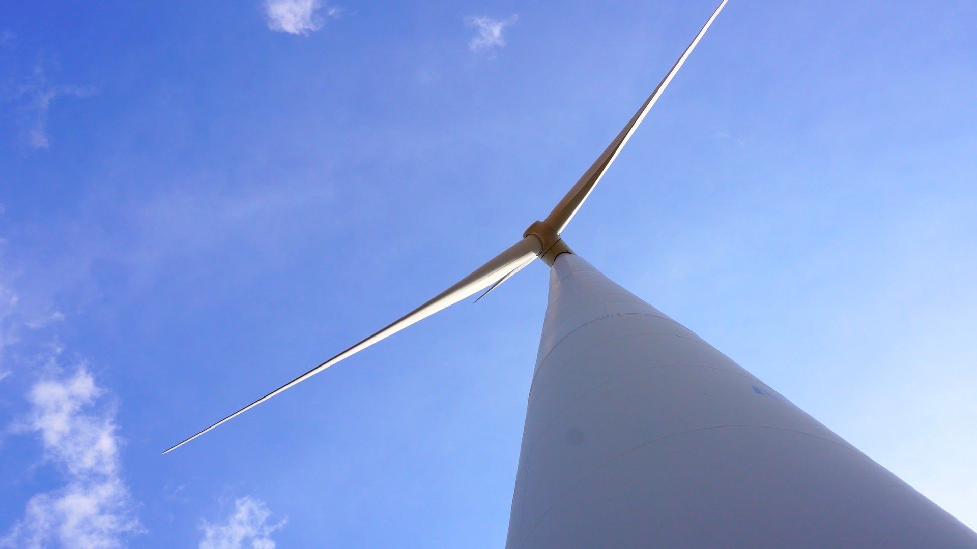 Afbeelding windmolen van beneden gezien